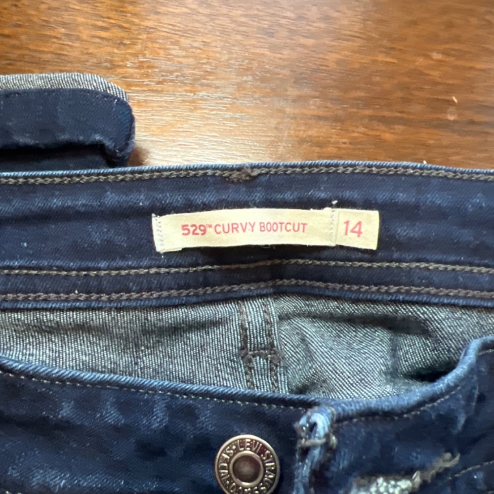 Levis - Picture 5 of 5